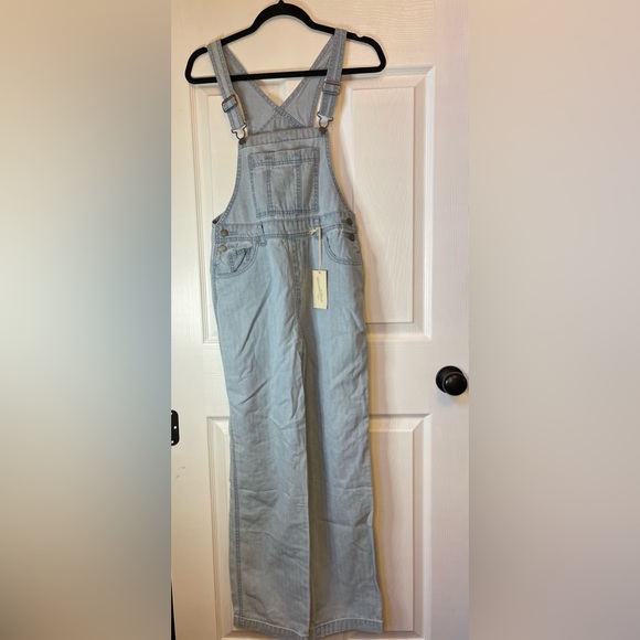 Universal Thread Womens Overalls Jeans Blue Size 0 Light Wash NWT - Picture 3 of 15